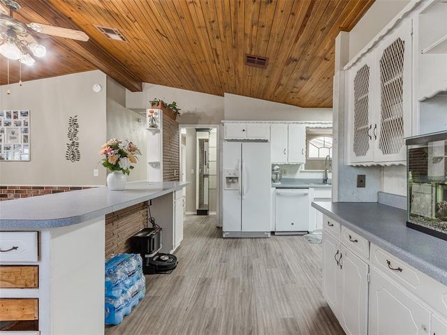 828 Briarlane Road, Del City, OK 73115