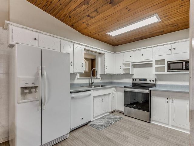 828 Briarlane Road, Del City, OK 73115