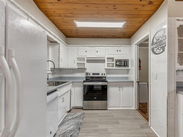 828 Briarlane Road, Del City, OK 73115