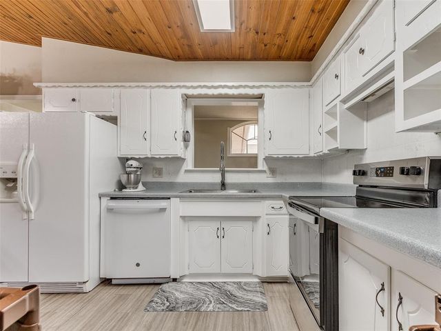 828 Briarlane Road, Del City, OK 73115