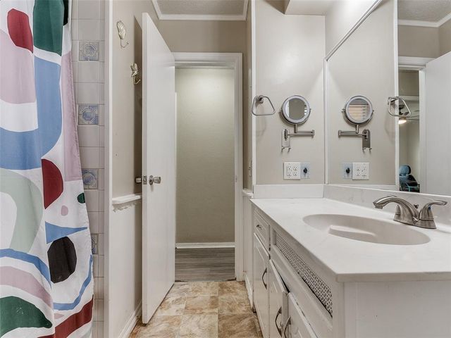 828 Briarlane Road, Del City, OK 73115