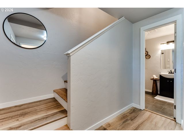 1432 FETTERS Loop, Eugene, OR 97402