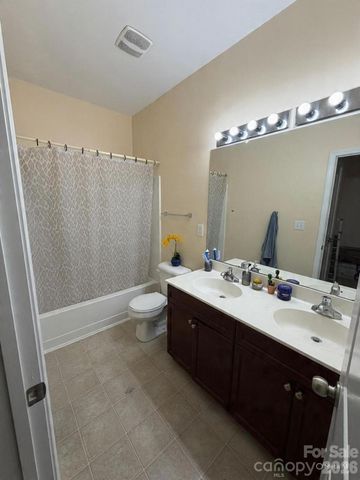 8409 Scotney Bluff Avenue, Charlotte, NC 28273