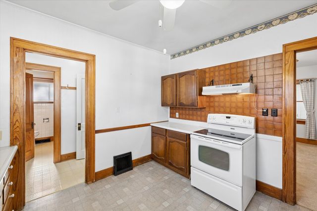 713 8th Street, De Witt, IA 52742