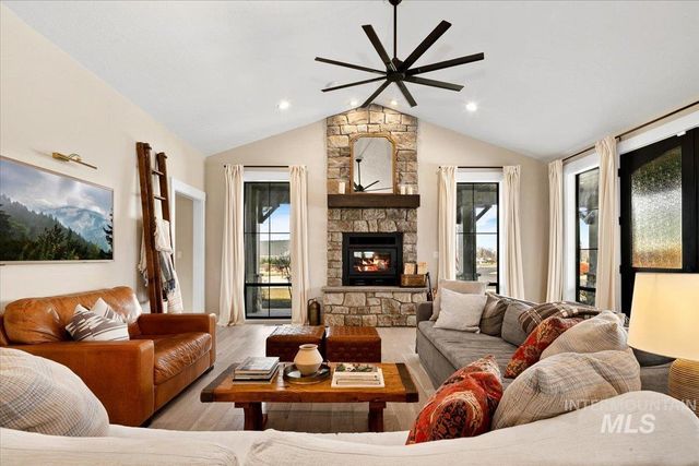 14042 Latigo Ln, Caldwell, ID 83607