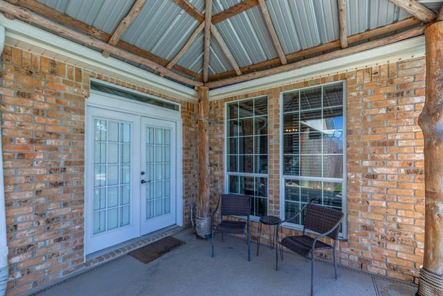 665 Winchester Drive, Bridge City, TX 77611