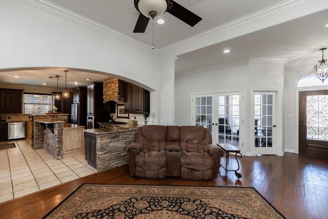 665 Winchester Drive, Bridge City, TX 77611