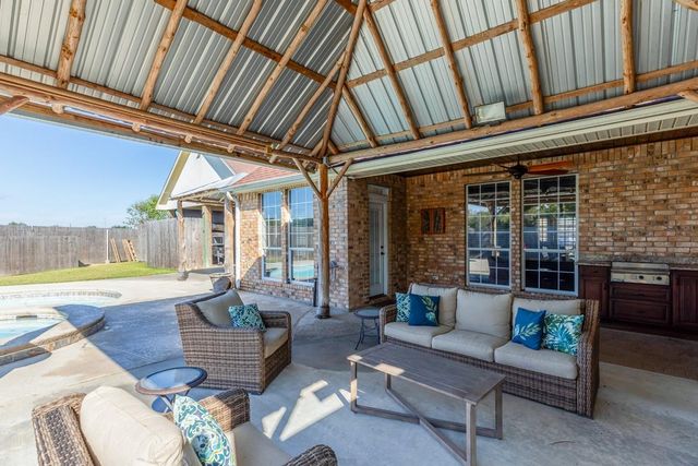 665 Winchester Drive, Bridge City, TX 77611