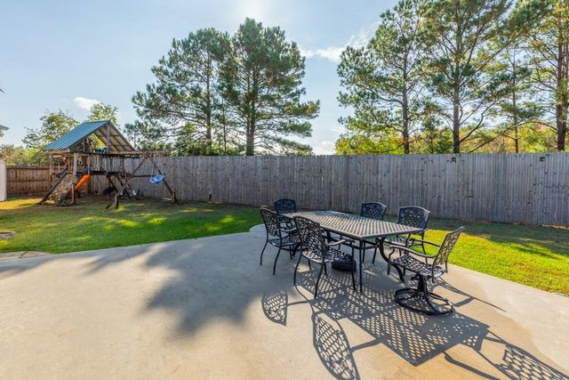 665 Winchester Drive, Bridge City, TX 77611