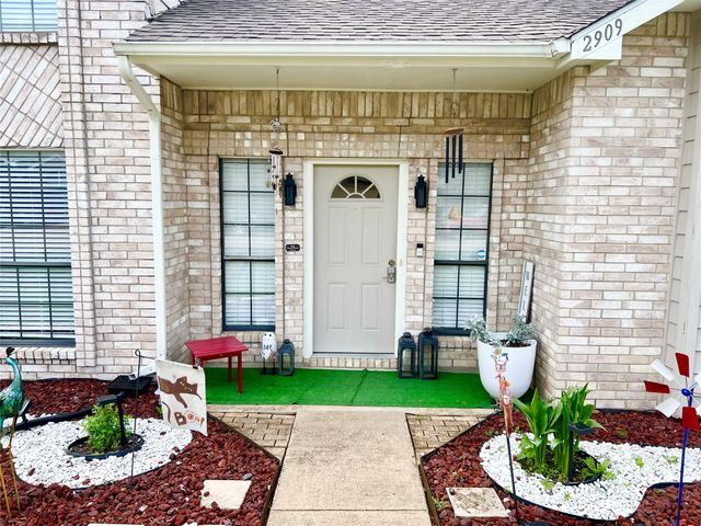 2909 Andante Drive, Grand Prairie, TX 75052