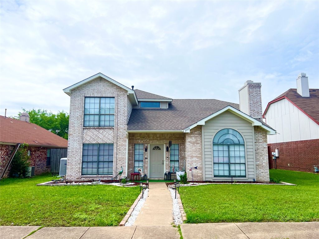 2909 Andante Drive, Grand Prairie, TX 75052