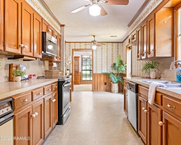 803 W Gloria Switch Road, Lafayette, LA 70507