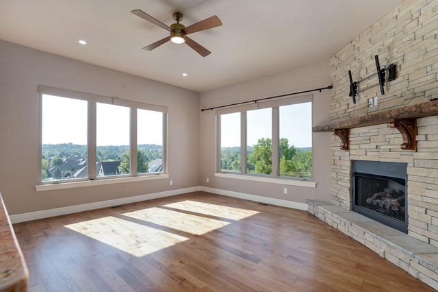 6388 S Weatherwood Trail, Springfield, MO 65810