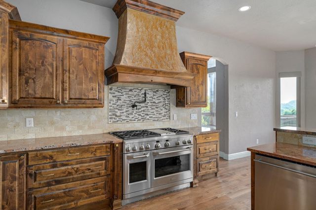 6388 S Weatherwood Trail, Springfield, MO 65810