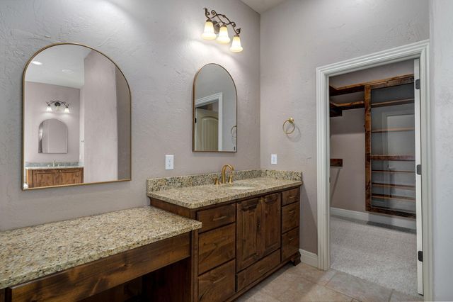 6388 S Weatherwood Trail, Springfield, MO 65810