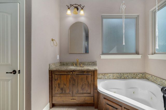 6388 S Weatherwood Trail, Springfield, MO 65810