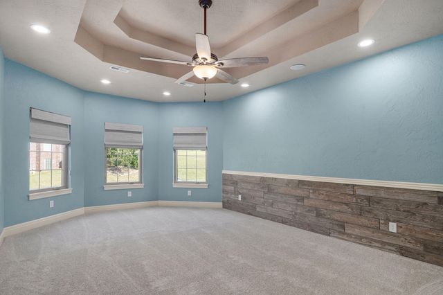 6388 S Weatherwood Trail, Springfield, MO 65810