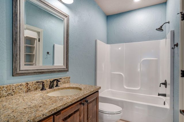 6388 S Weatherwood Trail, Springfield, MO 65810