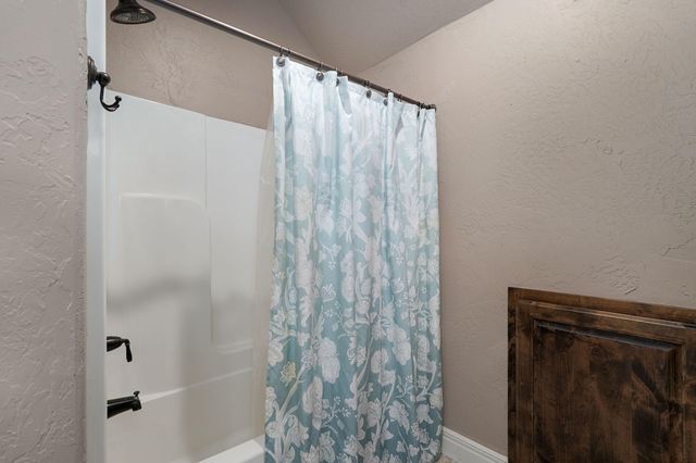 6388 S Weatherwood Trail, Springfield, MO 65810