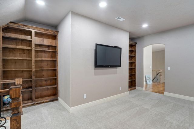 6388 S Weatherwood Trail, Springfield, MO 65810