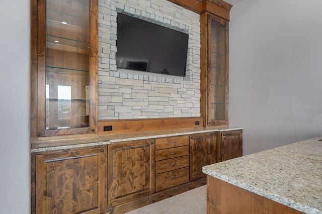 6388 S Weatherwood Trail, Springfield, MO 65810