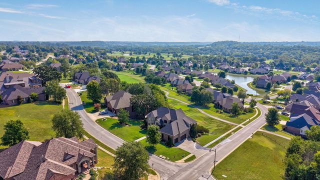 6388 S Weatherwood Trail, Springfield, MO 65810