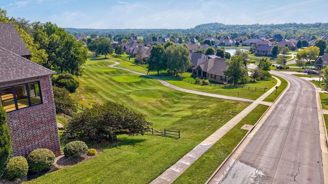 6388 S Weatherwood Trail, Springfield, MO 65810