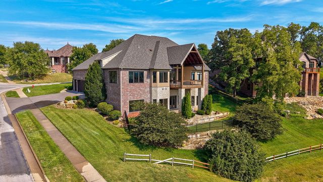 6388 S Weatherwood Trail, Springfield, MO 65810
