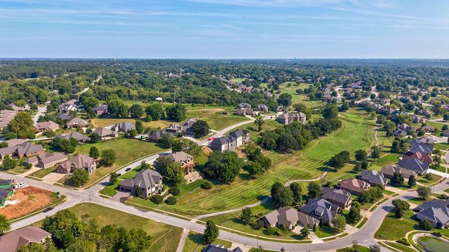 6388 S Weatherwood Trail, Springfield, MO 65810