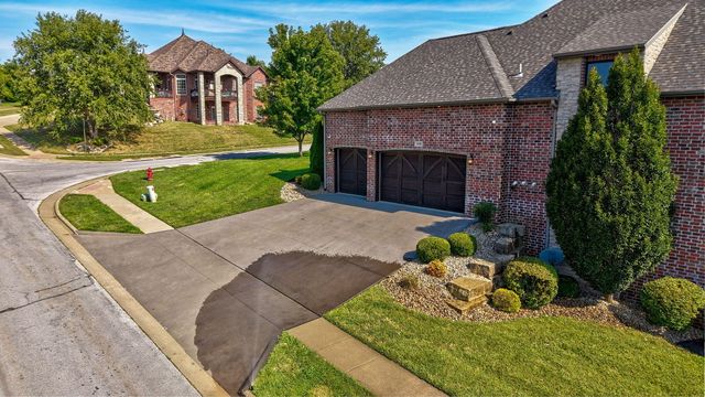 6388 S Weatherwood Trail, Springfield, MO 65810