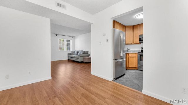 9188 Wrenwood Lane, Brentwood, MO 63144