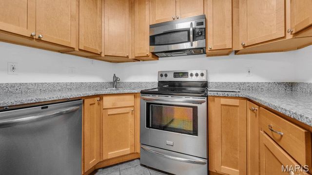 9188 Wrenwood Lane, Brentwood, MO 63144