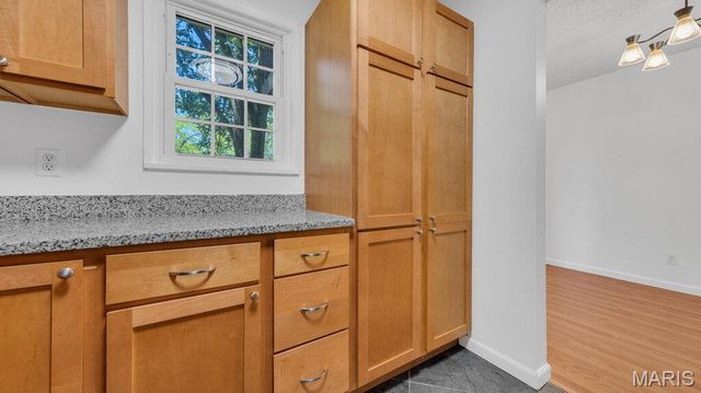 9188 Wrenwood Lane, Brentwood, MO 63144