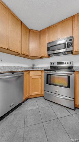 9188 Wrenwood Lane, Brentwood, MO 63144