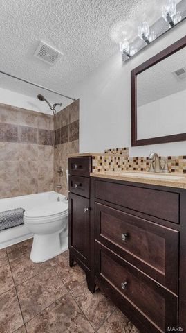 9188 Wrenwood Lane, Brentwood, MO 63144
