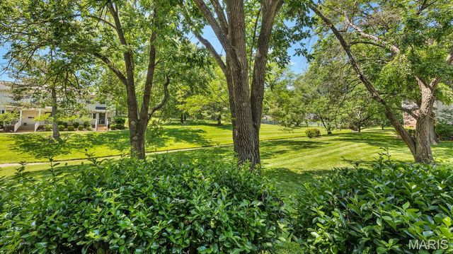 9188 Wrenwood Lane, Brentwood, MO 63144