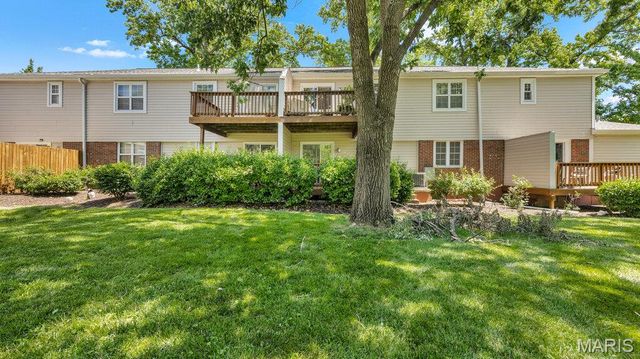9188 Wrenwood Lane, Brentwood, MO 63144