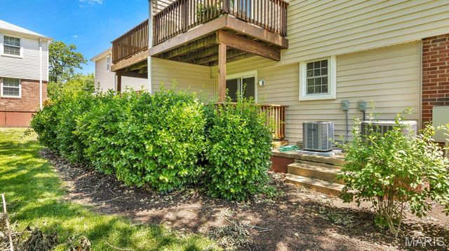 9188 Wrenwood Lane, Brentwood, MO 63144