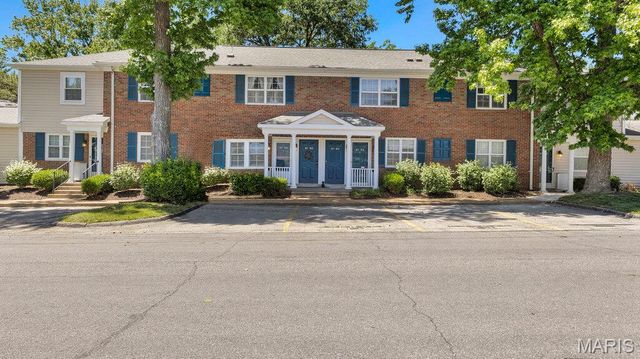 9188 Wrenwood Lane, Brentwood, MO 63144