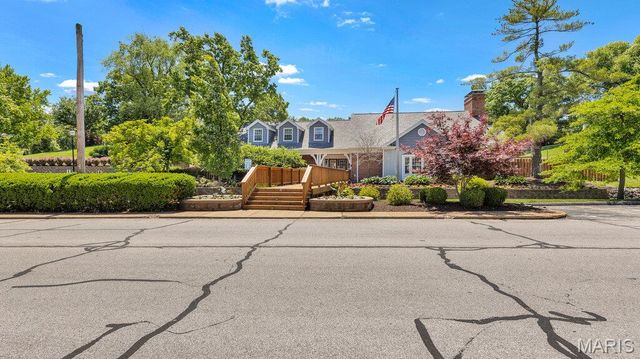 9188 Wrenwood Lane, Brentwood, MO 63144