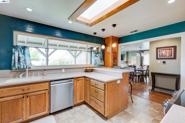 1428 Abbey Ave, San Leandro, CA 94579