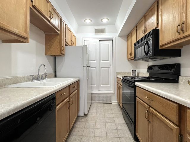 1207 Middle Ct Apt 102, Memphis, TN 38119
