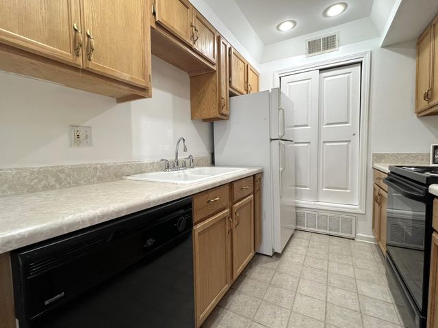 1207 Middle Ct Apt 102, Memphis, TN 38119