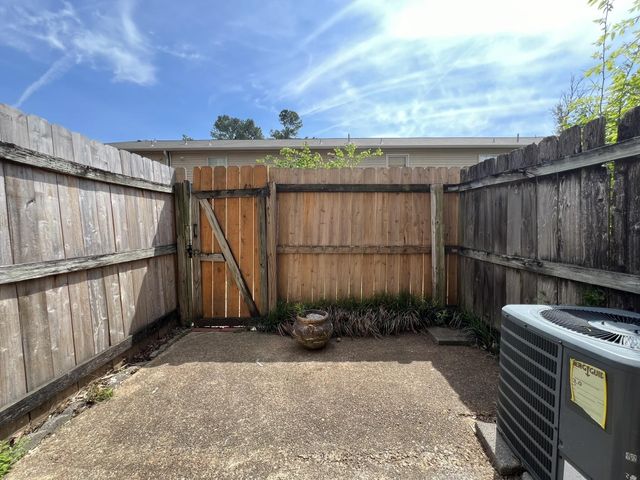 1207 Middle Ct Apt 102, Memphis, TN 38119