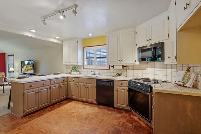 1233 Elmwood Ave, Stockton, CA 95204