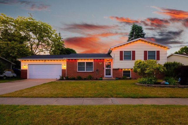 1804 Woodland Drive, Portage, MI 49024