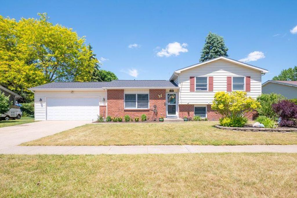 1804 Woodland Drive, Portage, MI 49024