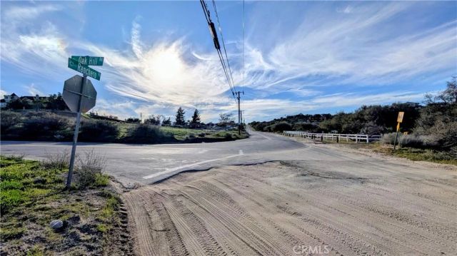 10735 Ranchero Rd, Oak Hills, CA 92344