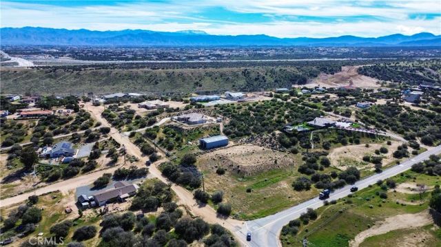 10735 Ranchero Rd, Oak Hills, CA 92344