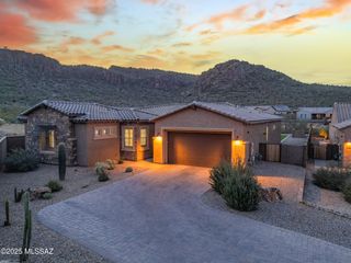 8295 N Lone Ranger Road, Tucson, AZ 85743